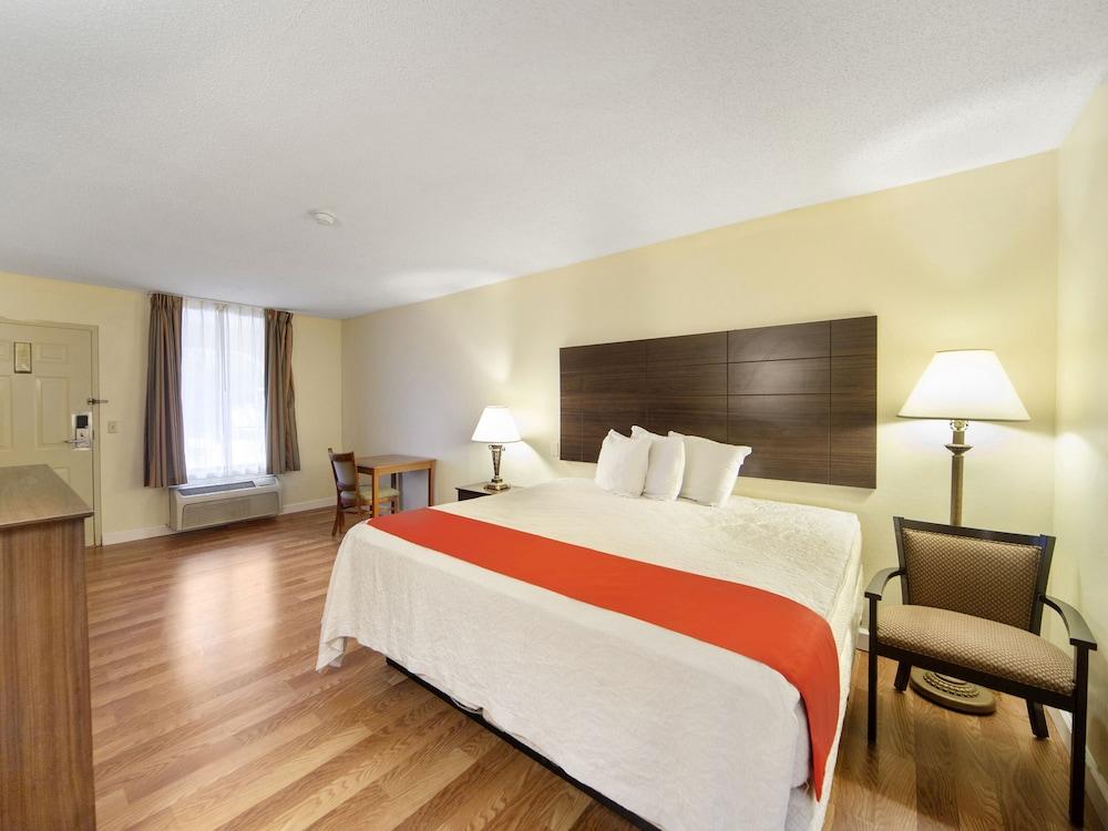 Days Inn & Suites by Wyndham Brewton photo 4