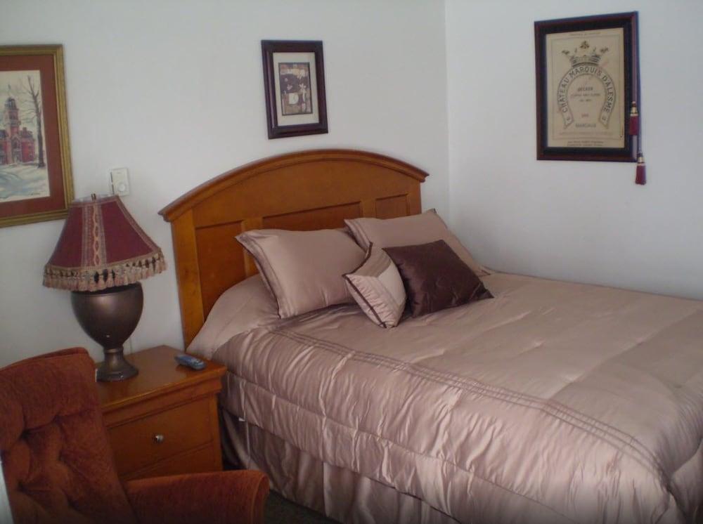 Golden Door Motel photo 1