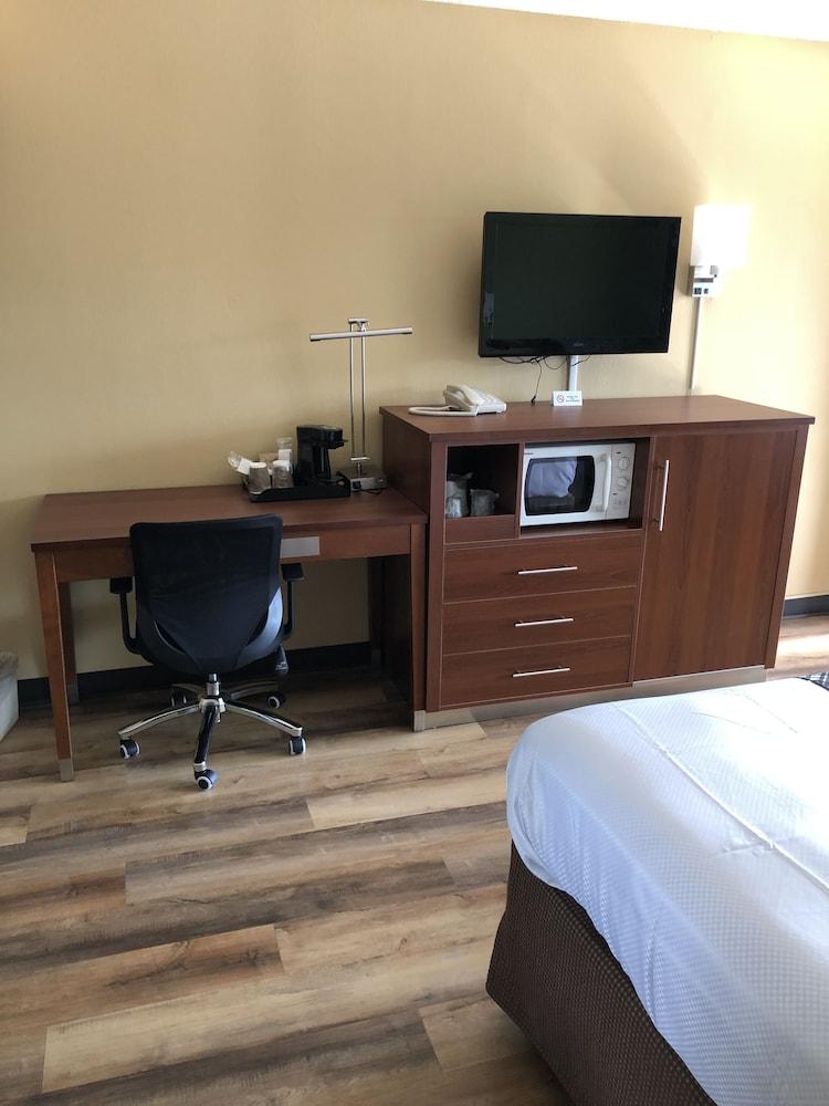 Knight's Inn Motel photo 29