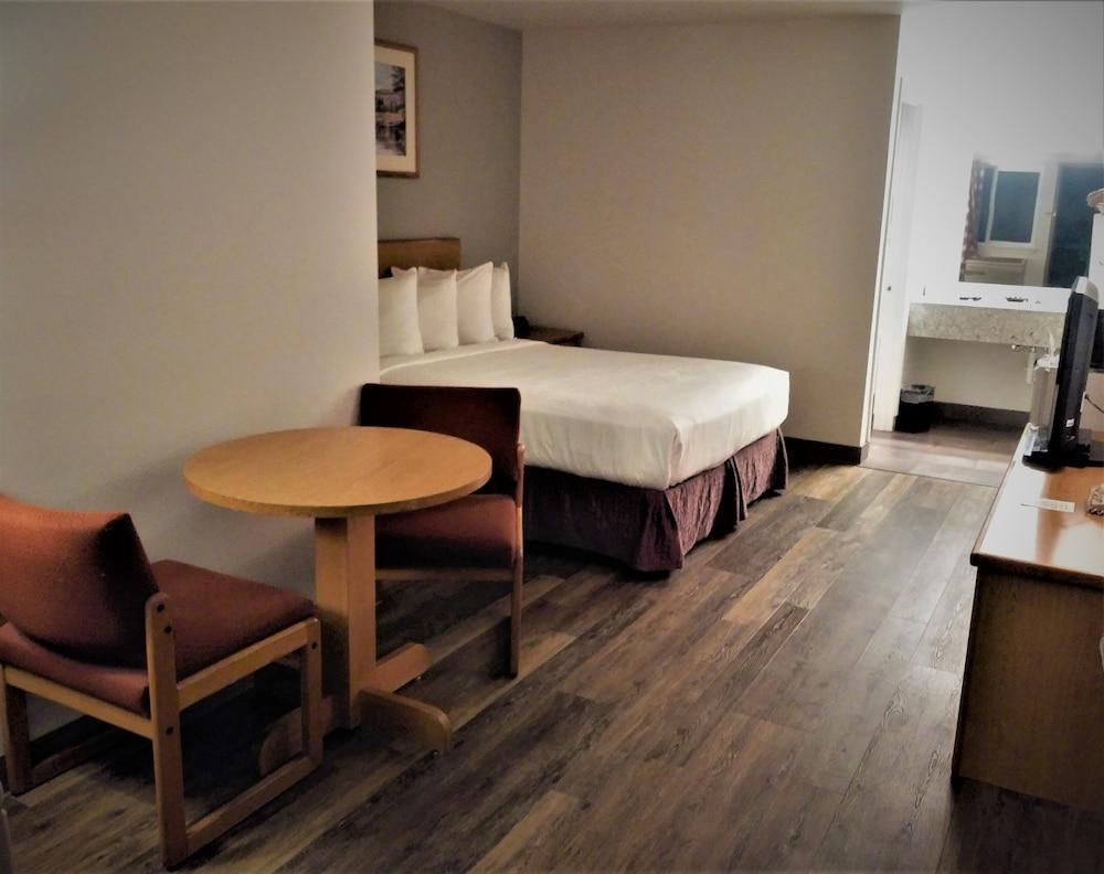 Sugarloaf Mt Motel photo 22