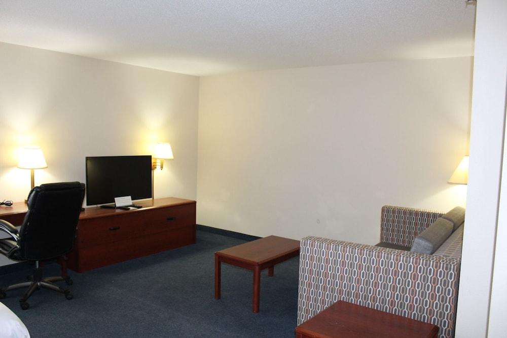 Reston Inn & Suites photo 27