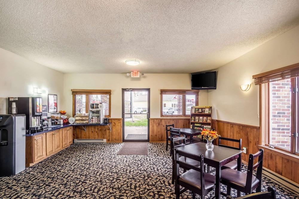 Econo Lodge Waupaca photo 3
