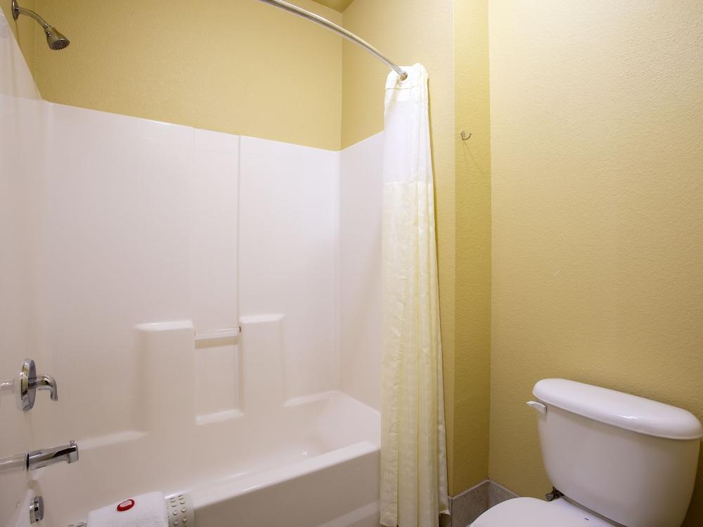 OYO Hotel Valley View TX, I-35 photo 21