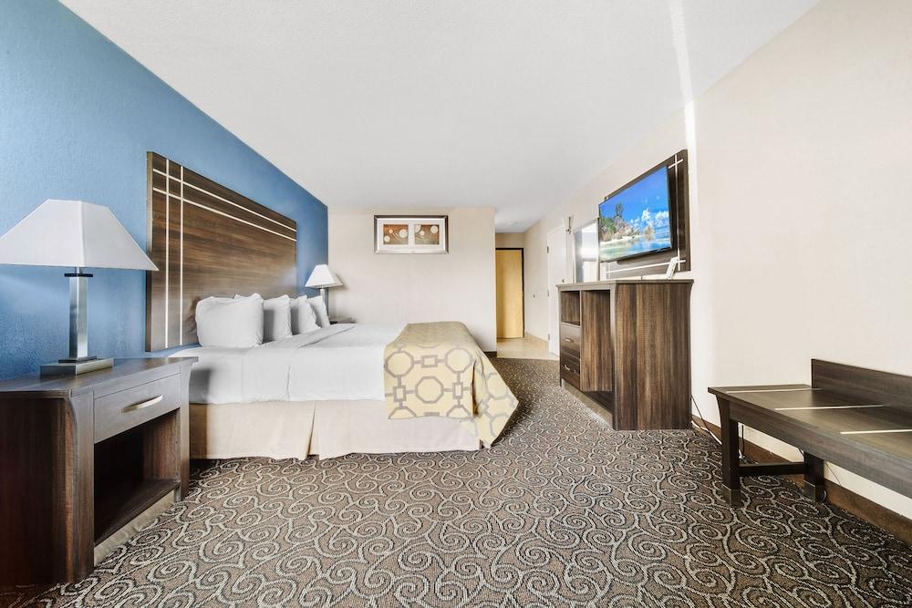 Baymont by Wyndham Muncie Near Ball State University photo 63