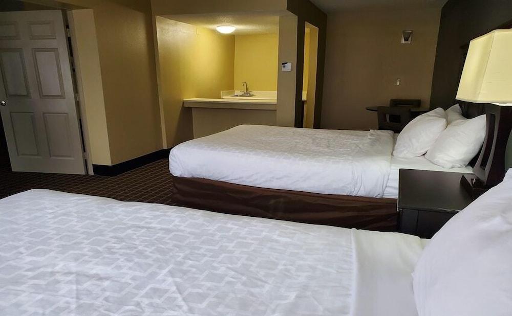 Days Inn & Suites by Wyndham Norton Shores/Muskegon photo 8