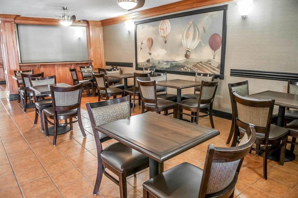 Comfort Suites Albuquerque/North Journal Center photo 40