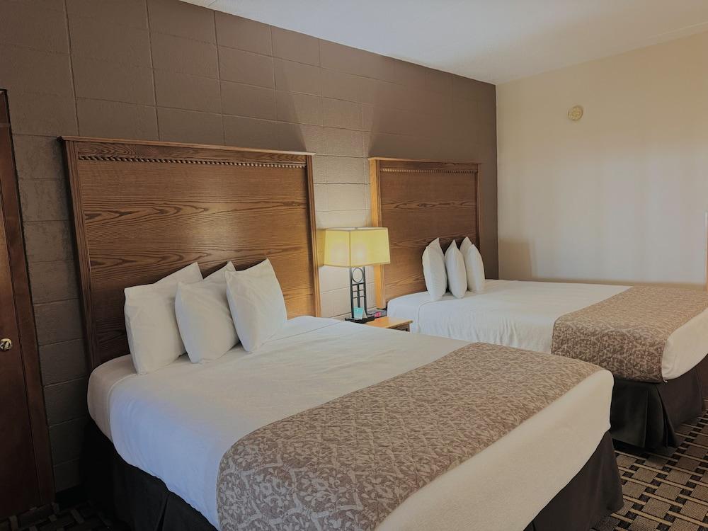 Wrangler Inn photo 6