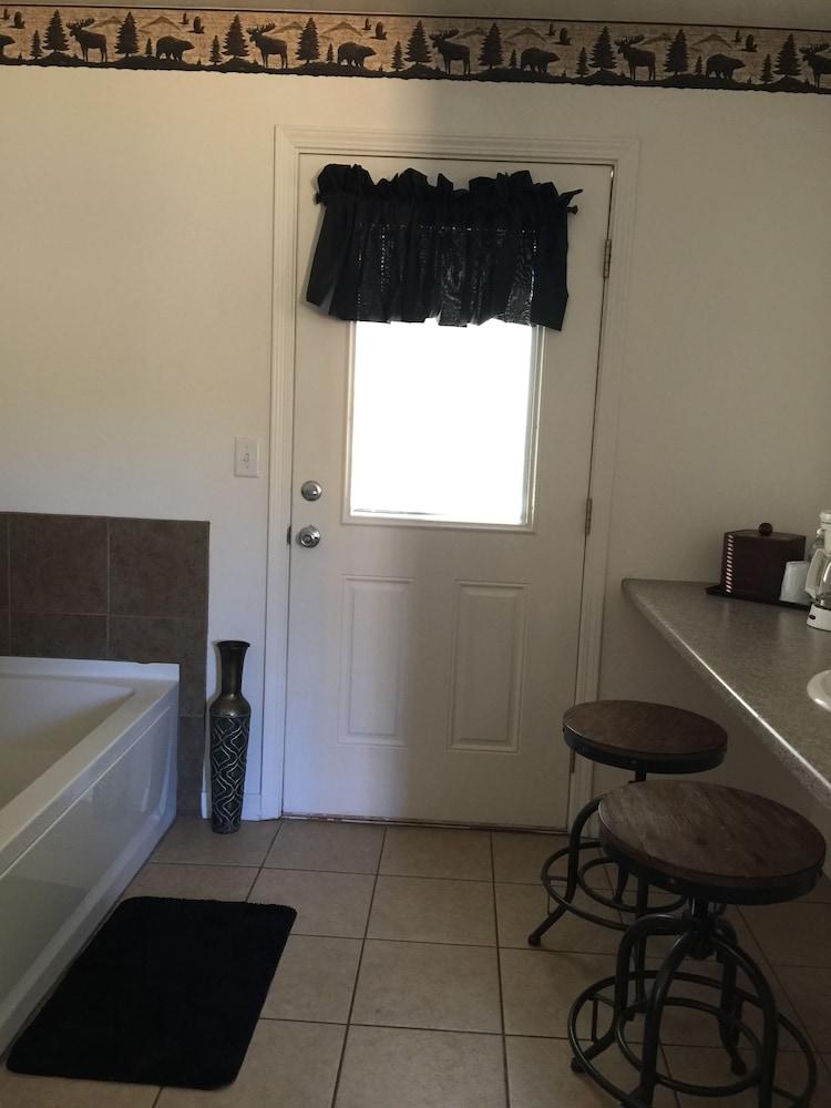 Rustic Inn Motel photo 49
