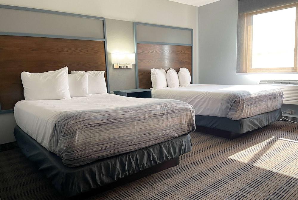 AmericInn by Wyndham Ladysmith photo 32