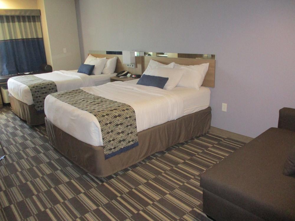 Microtel by Wyndham Vernal / Naples photo 23