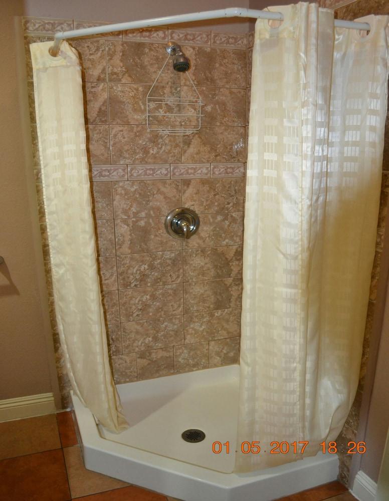 Monterey Inn Hotel photo 66