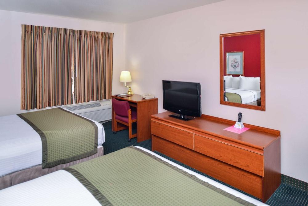 Travelodge Suites by Wyndham Newberg photo 25