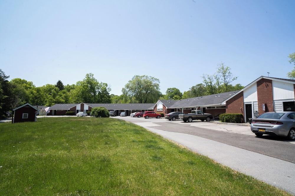 The Lagrange Inn & Extended Stay photo 10