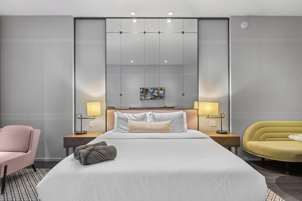 SLS Lux King Suite photo 14