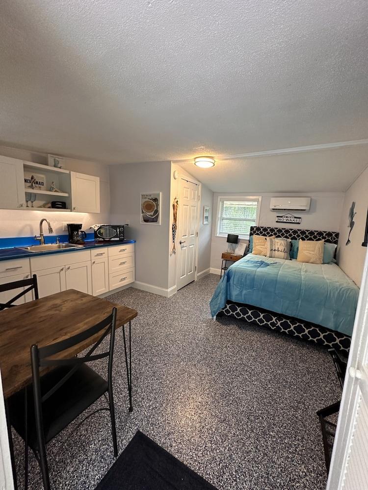 Neptune's Grotto Waterfront Retreat photo 20