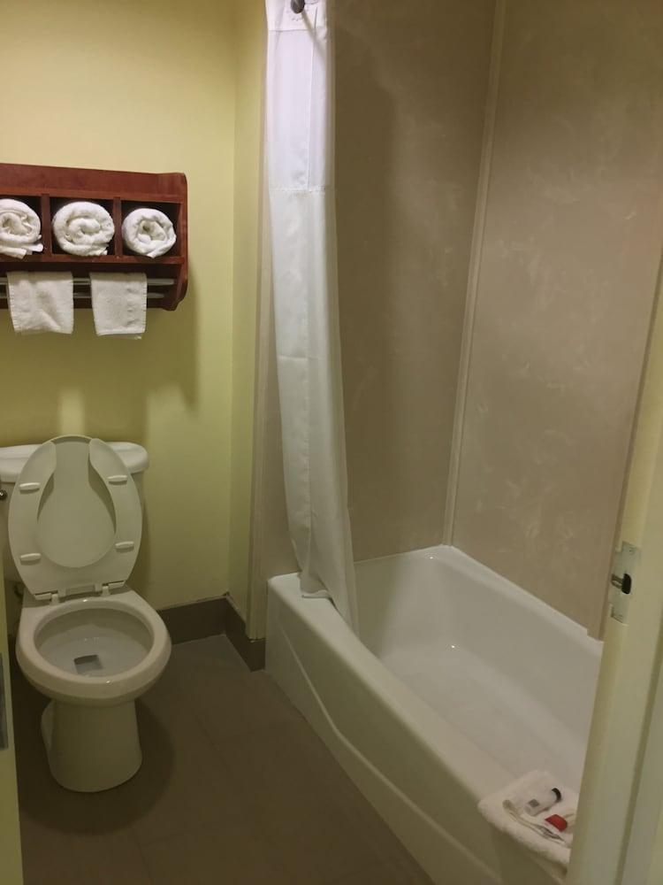 Super 8 by Wyndham Fairfield Tx photo 18