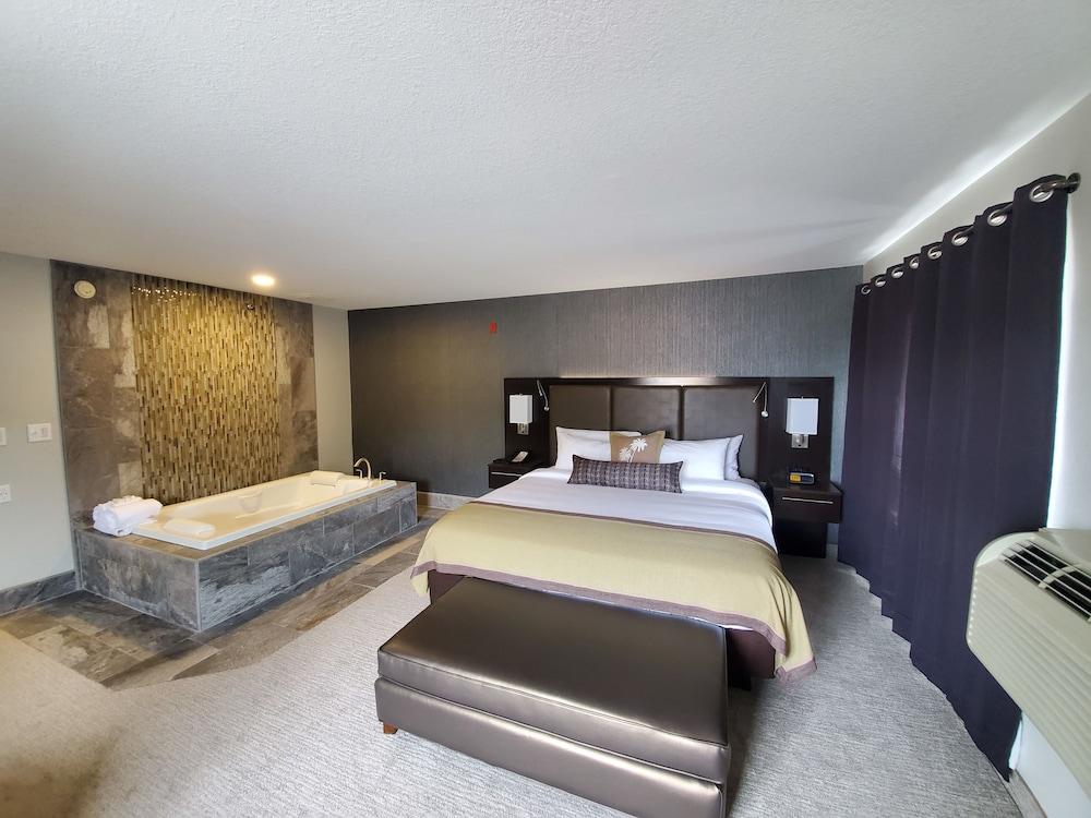 Express Suites Riverport Inn & Suites photo 46