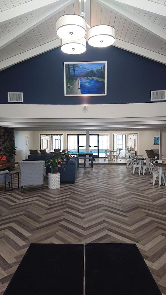 Lake Cadillac Resort photo 5