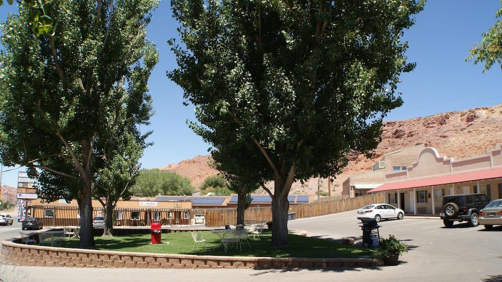 Adventure Inn & Motel photo 42