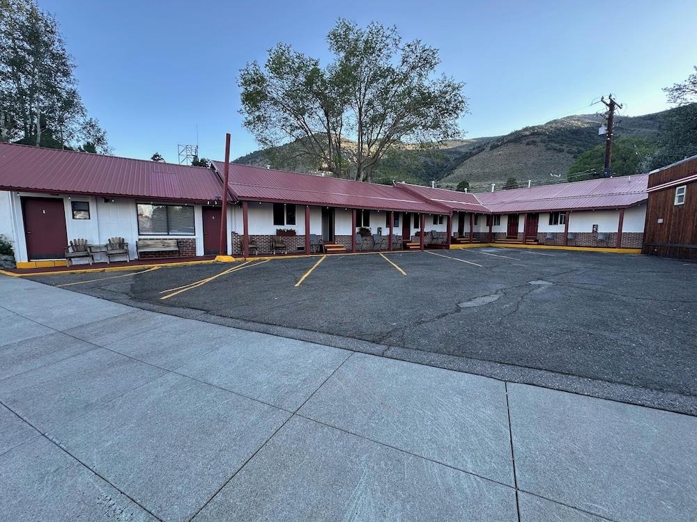 Lee Vining Motel photo 71