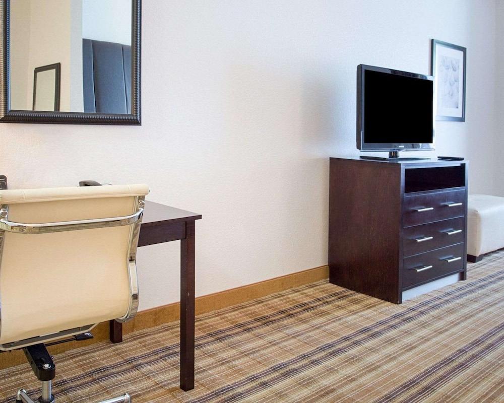 Comfort Suites Mandeville - Covington photo 37