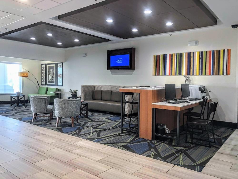 Holiday Inn Express & Suites Hearne by IHG photo 3