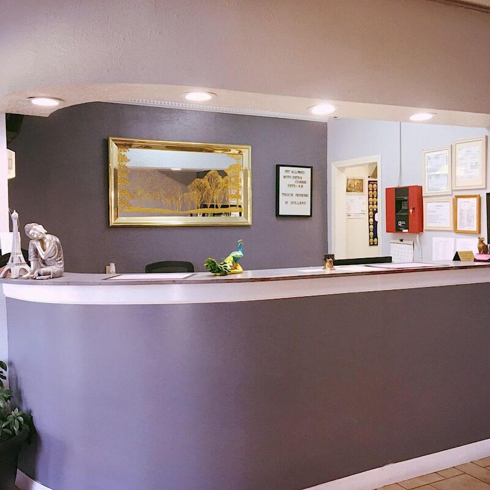 Travelers Inn photo 23