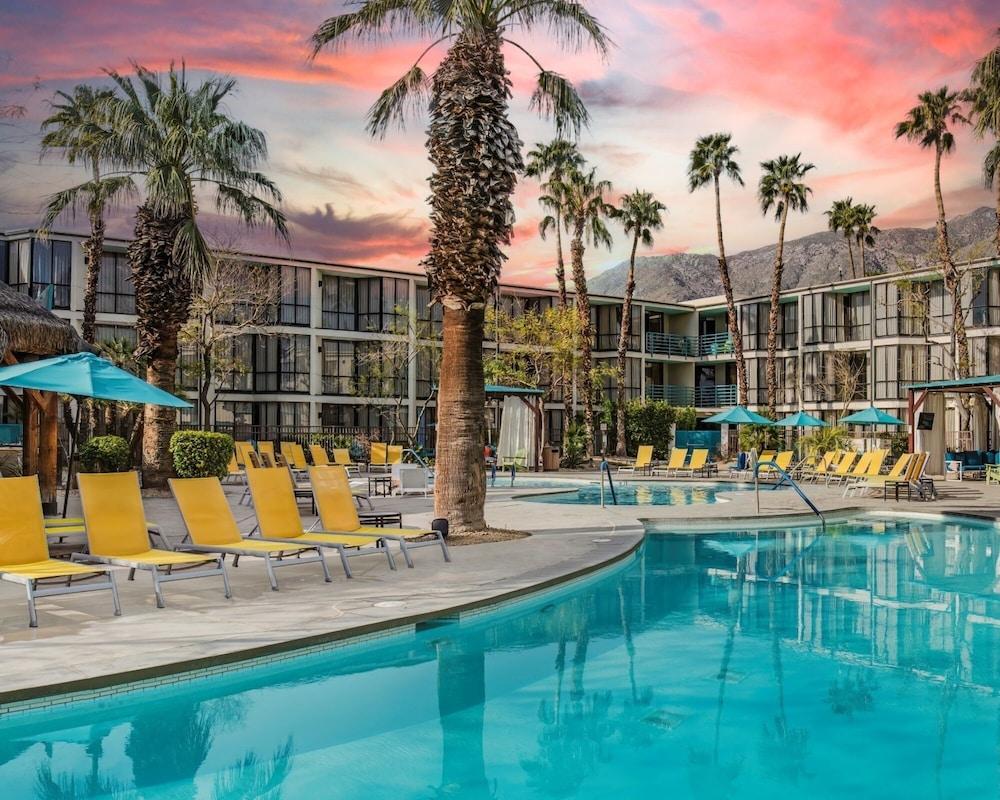 Riviera Resort Palm Springs photo 1