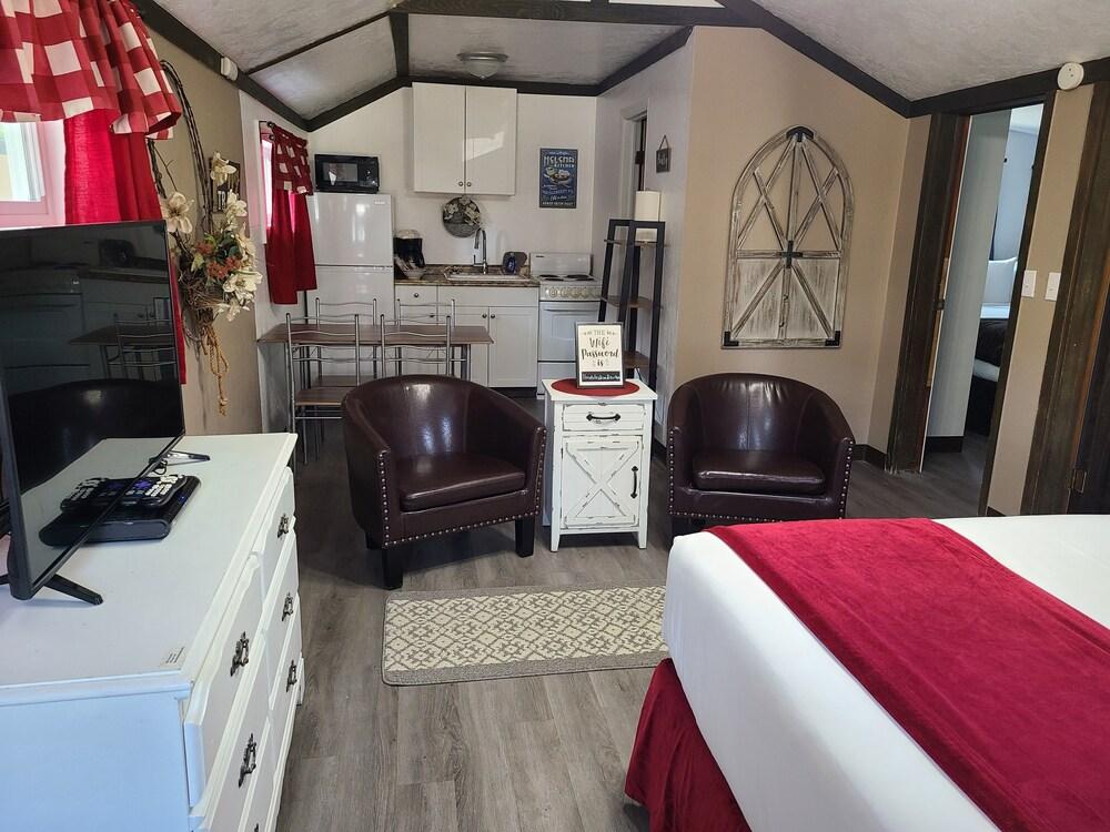 Lamplighter Cabins & Suites photo 43