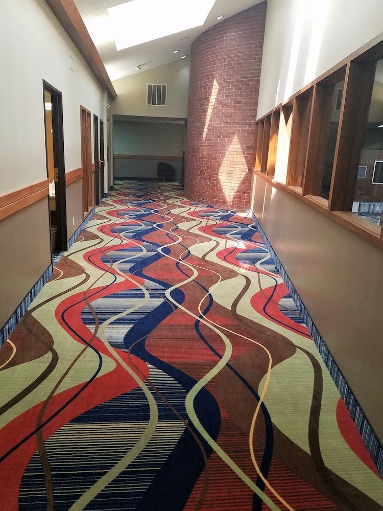 Apple Tree Inn and Suites photo 21
