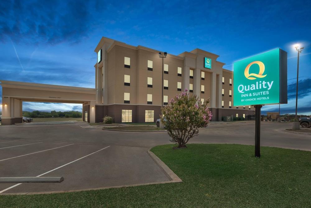 Quality Inn & Suites Pearsall photo 40