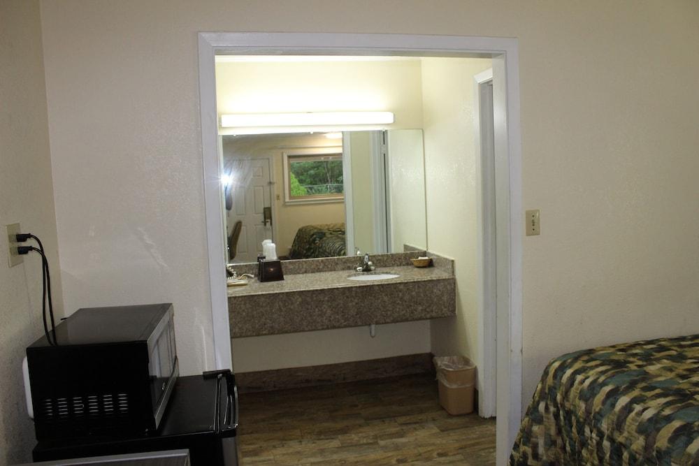 EverGreen Inn & RV photo 9