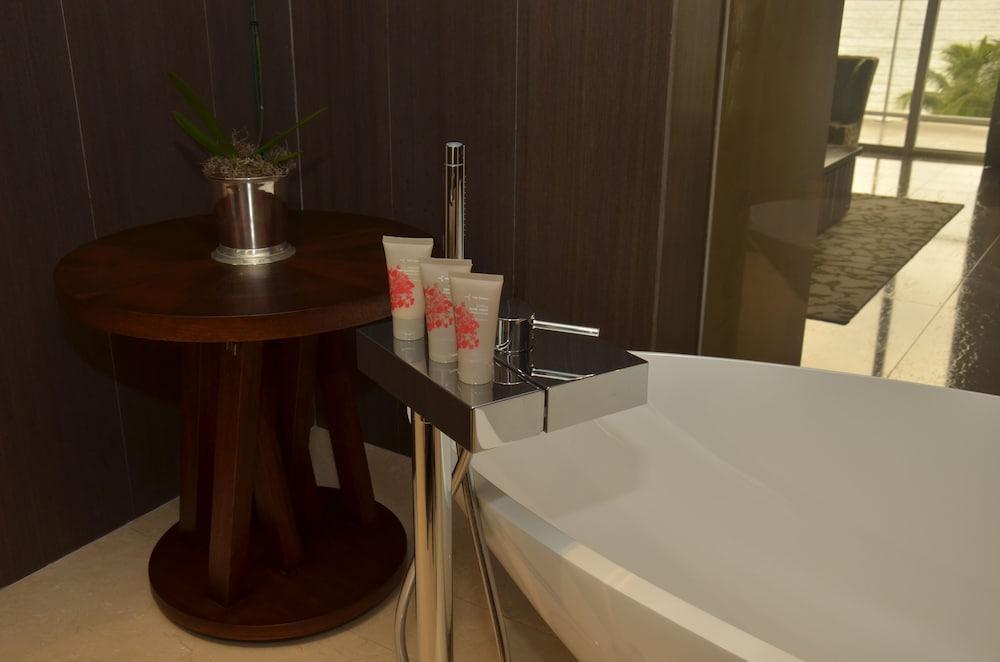 Royal Blues Hotel photo 18