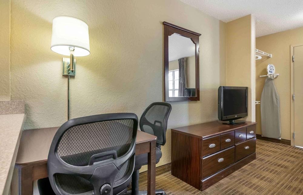 Extended Stay America Select Suites Gainesville I-75 photo 15