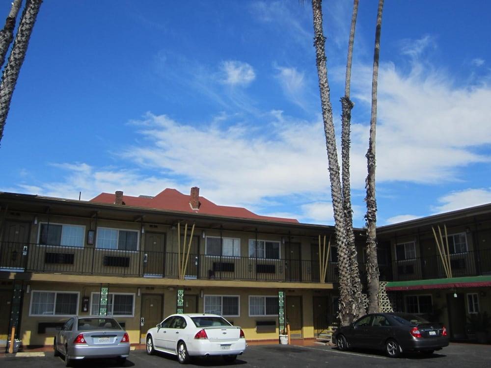 Civic Center Lodge photo 7