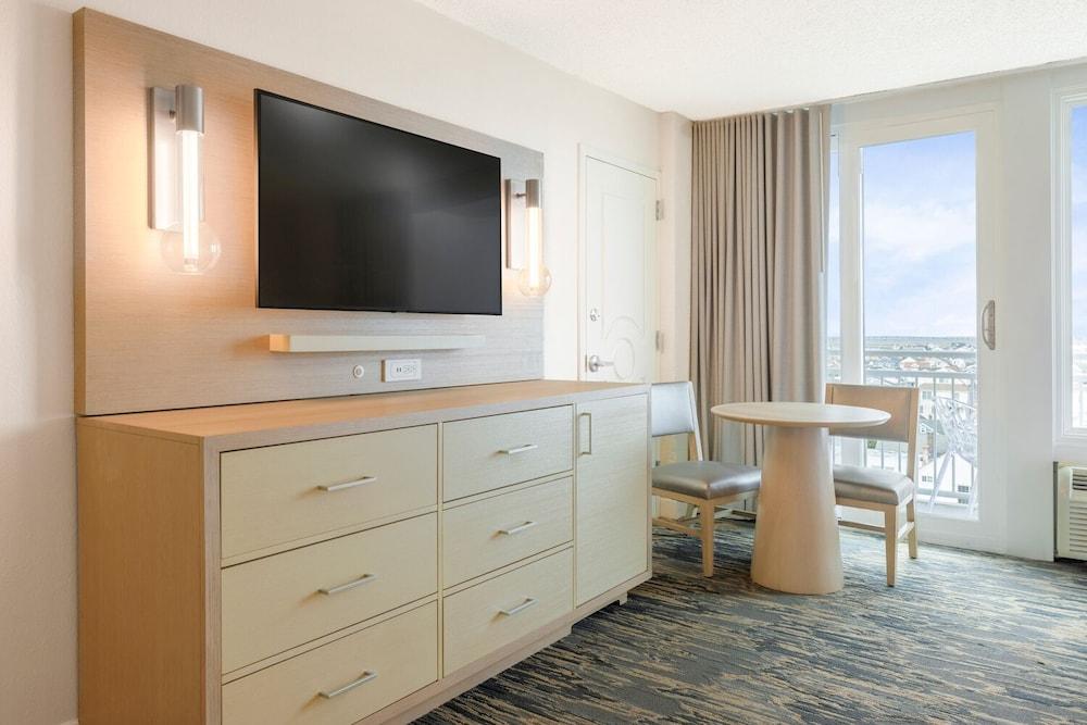 Port-O-Call Hotel photo 41