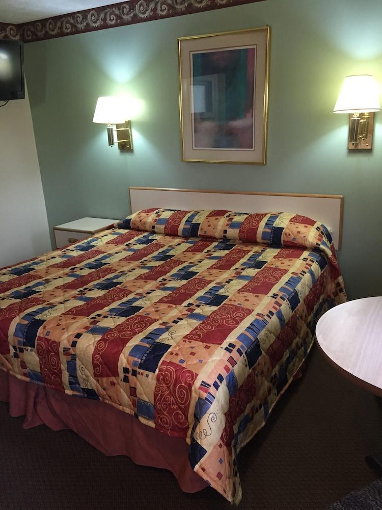 Double A Motel photo 30