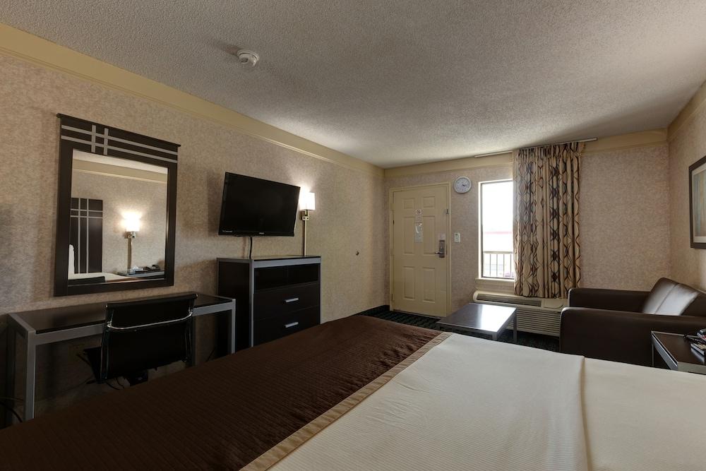 Deluxe Inn Fayetteville - I-95 Exit 49 photo 9