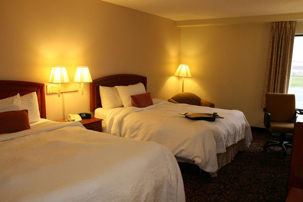 Hampton Inn Woodbridge photo 12