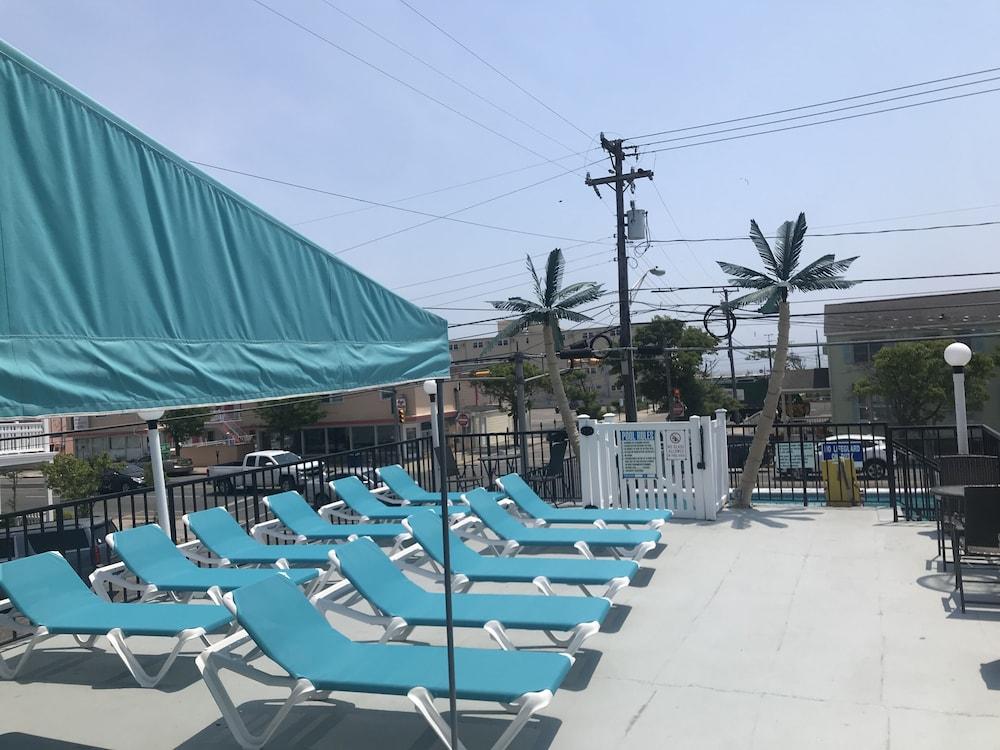 Surf Comber Motel photo 12