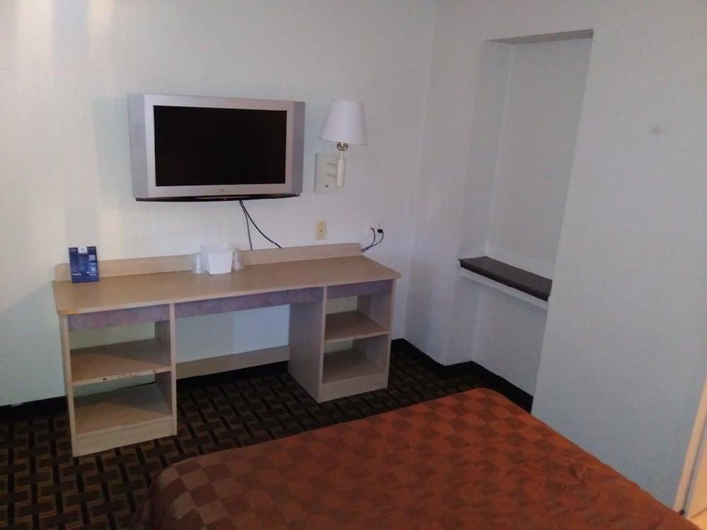 Americas Best Value Inn Amarillo Airport photo 9