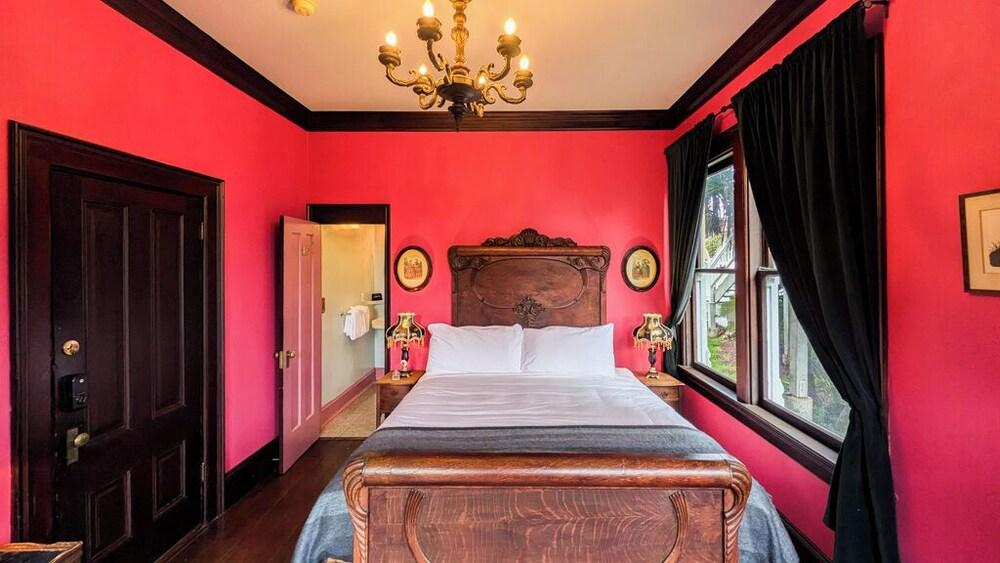 The Weller House photo 25