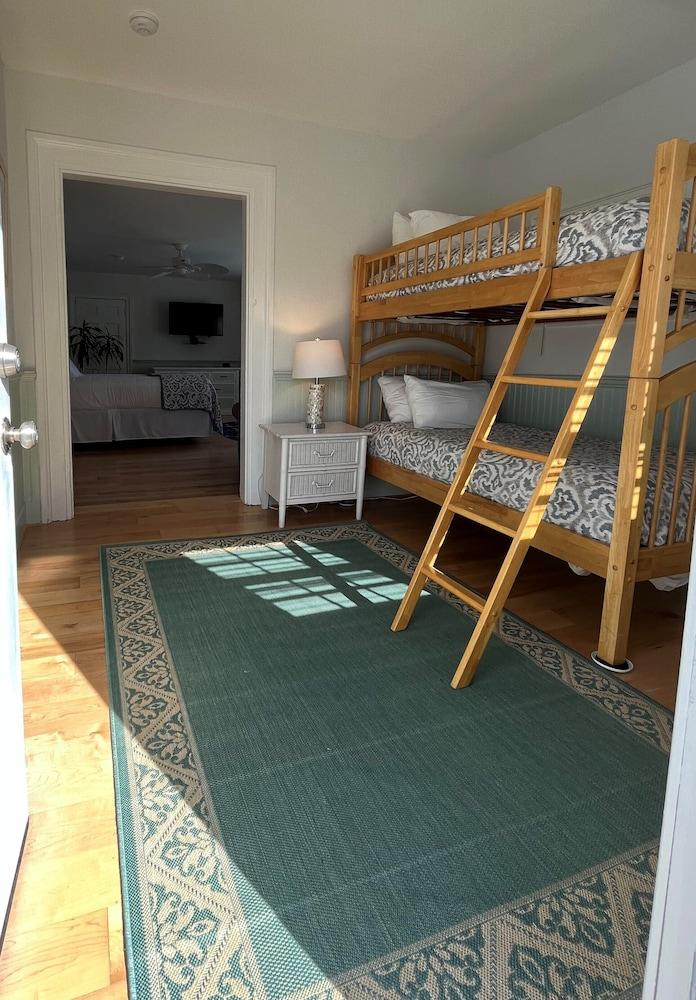 Beach Breeze Inn photo 29