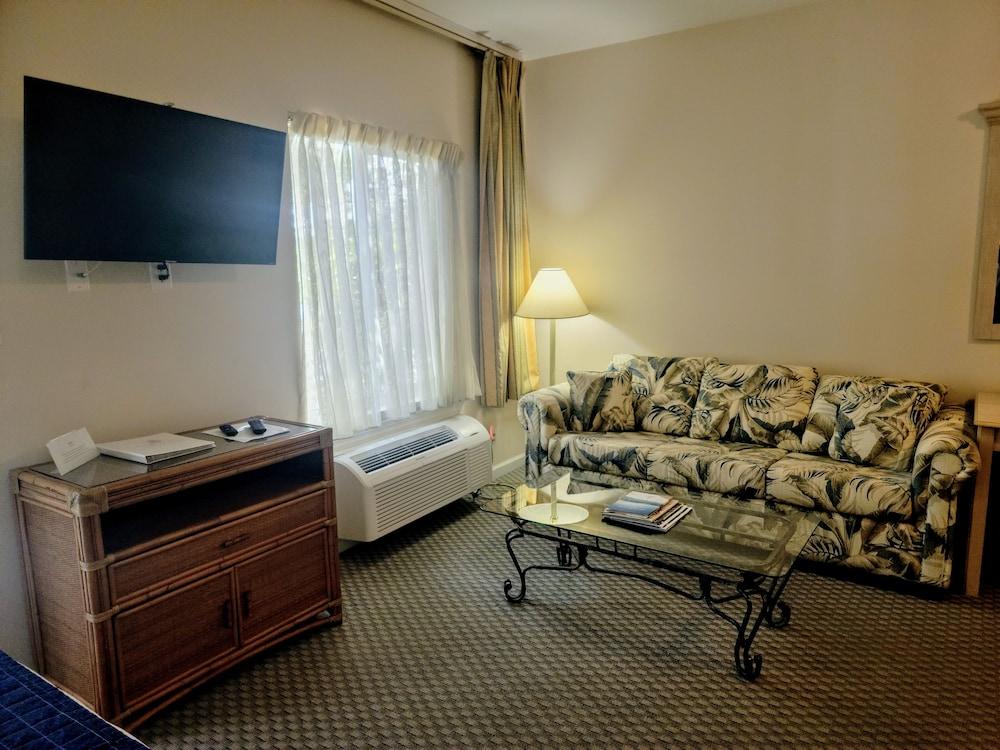 Beaufort Harbour Suites photo 19