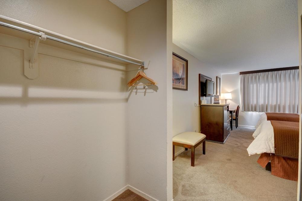 Longhorn Casino & Hotel photo 37