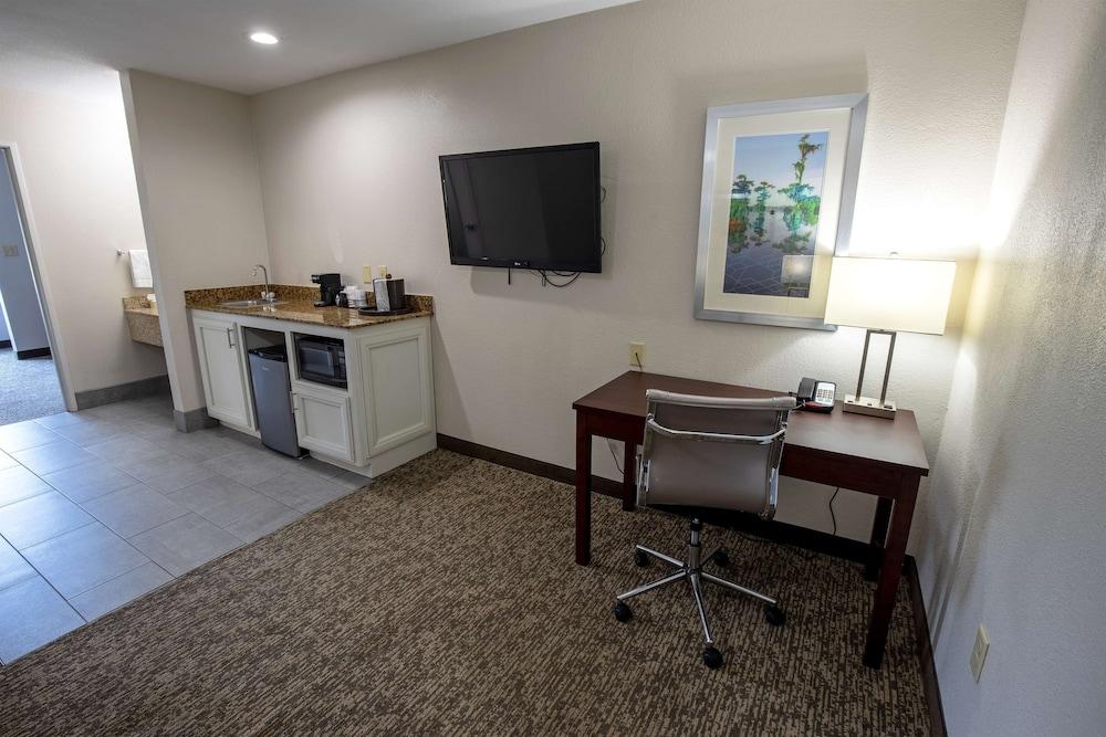 Best Western Plus Vermilion River Inn & Suites photo 18