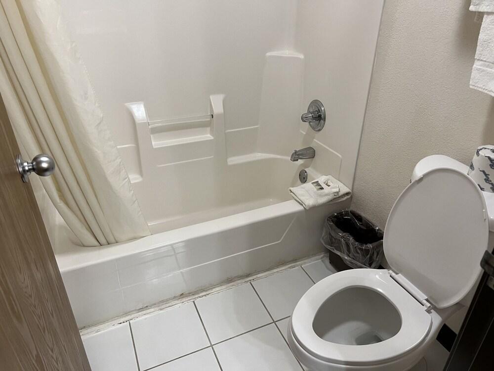 Express Inn & Suites photo 54