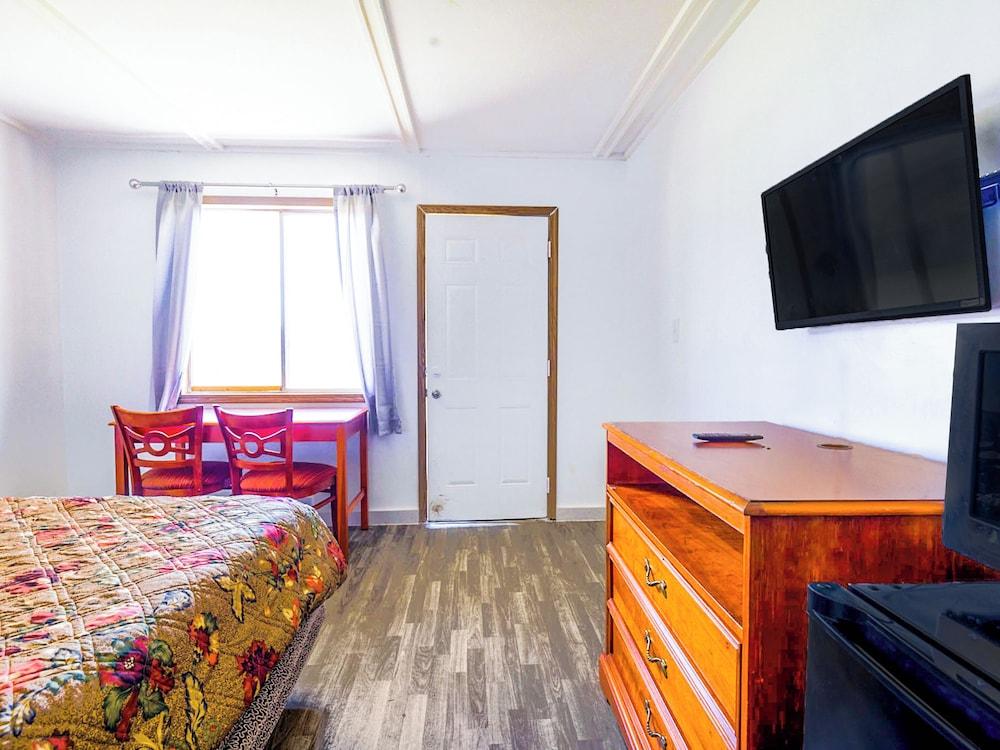 Country Hearth Inn & Suites By OYO Sturgis photo 32