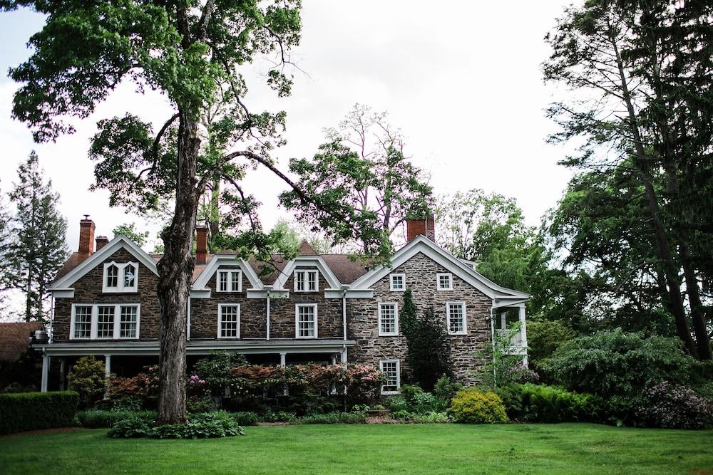 Hasbrouck House photo 1