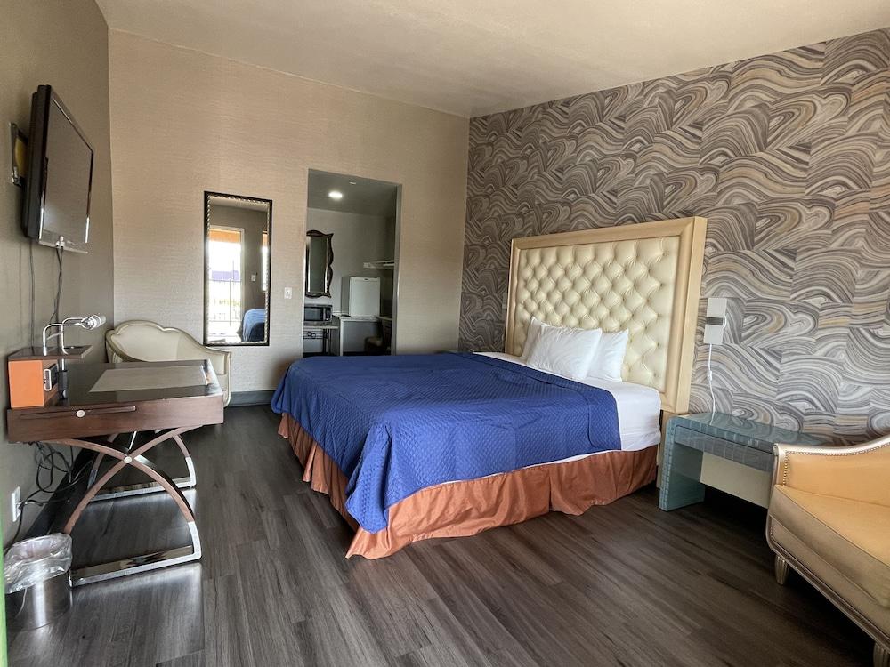 Crown Motel photo 11